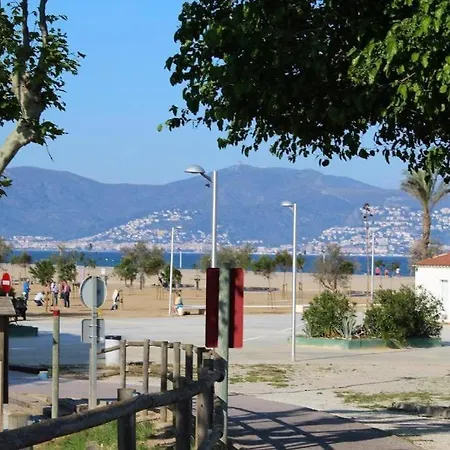House Duplex In The With Barbaque & Two Terraces One With Views Feriehus Empuriabrava